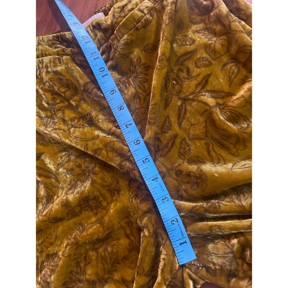 by ANTHROPOLOGIE Wide Leg Velvet Trousers Pants AS-IS Size 4 Rose Print Crushed - Picture 7 of 8